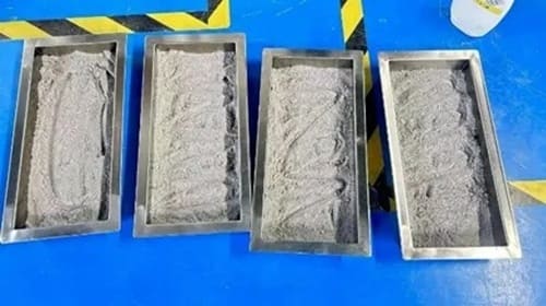 Moisture-affected metal powder after vacuum drying